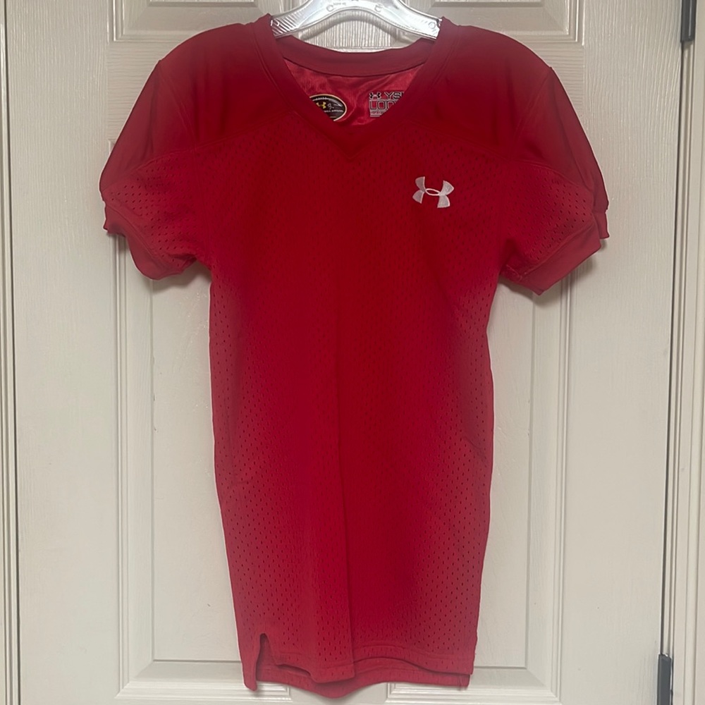 Under Armour Loose heatgear performance football apparel size YSM. New